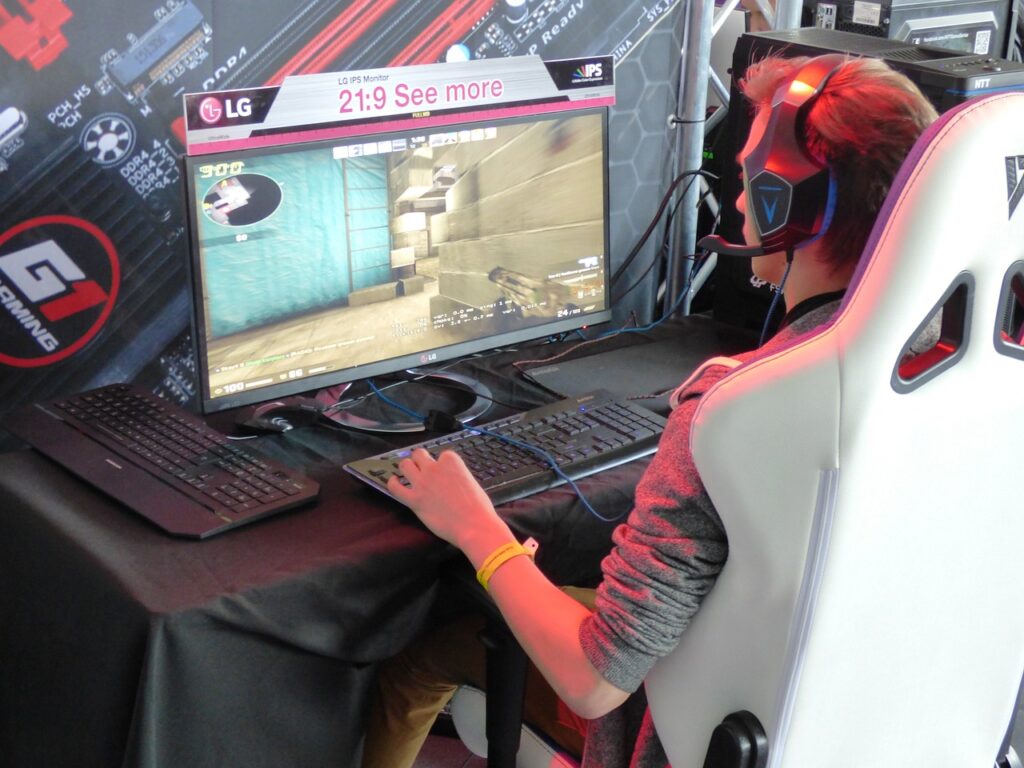 game, player, headphones-1504466.jpg