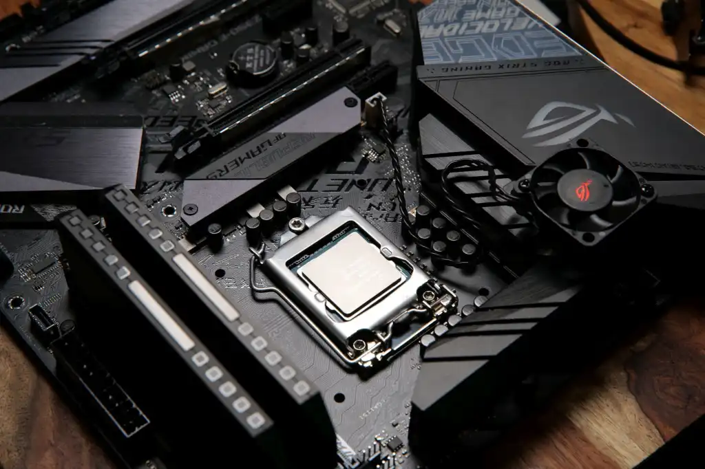 Intel's 12th Gen Core K-SKU CPUs: PC building considerations, Memory and  Overclocking knobs 